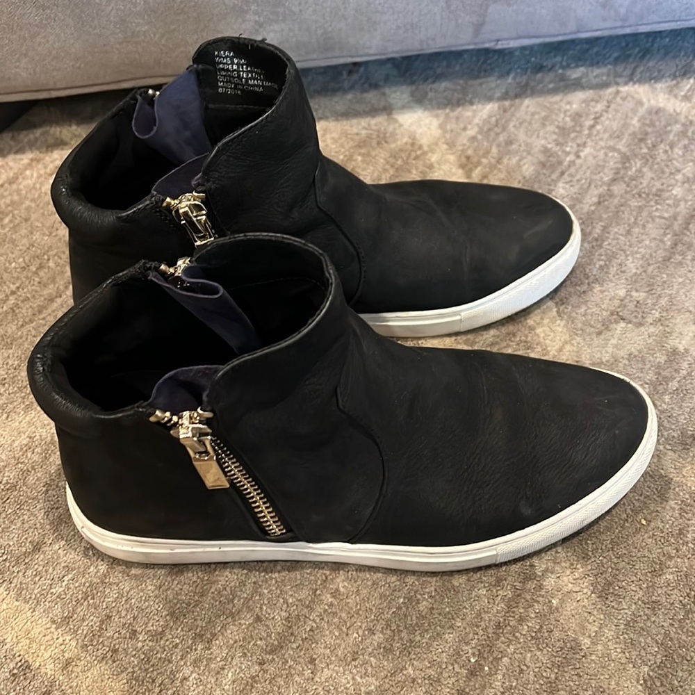 Kenneth kole size 9.5 womens short boot